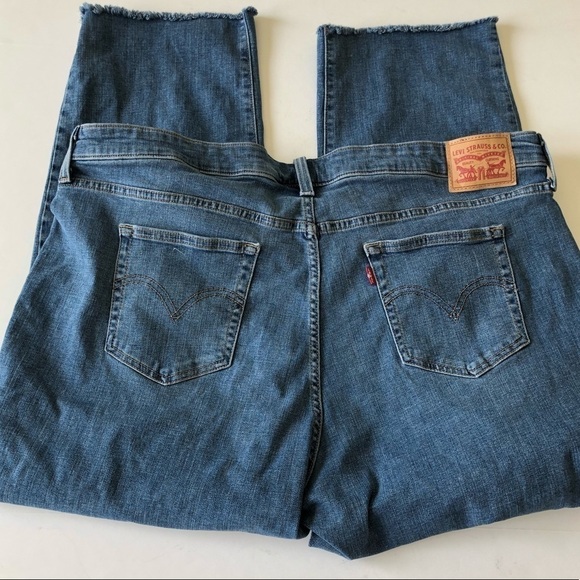 Levis Womens Plus Medium Wash Distressed Frayed Boyfriend Jeans Sz 22W - Picture 5 of 11